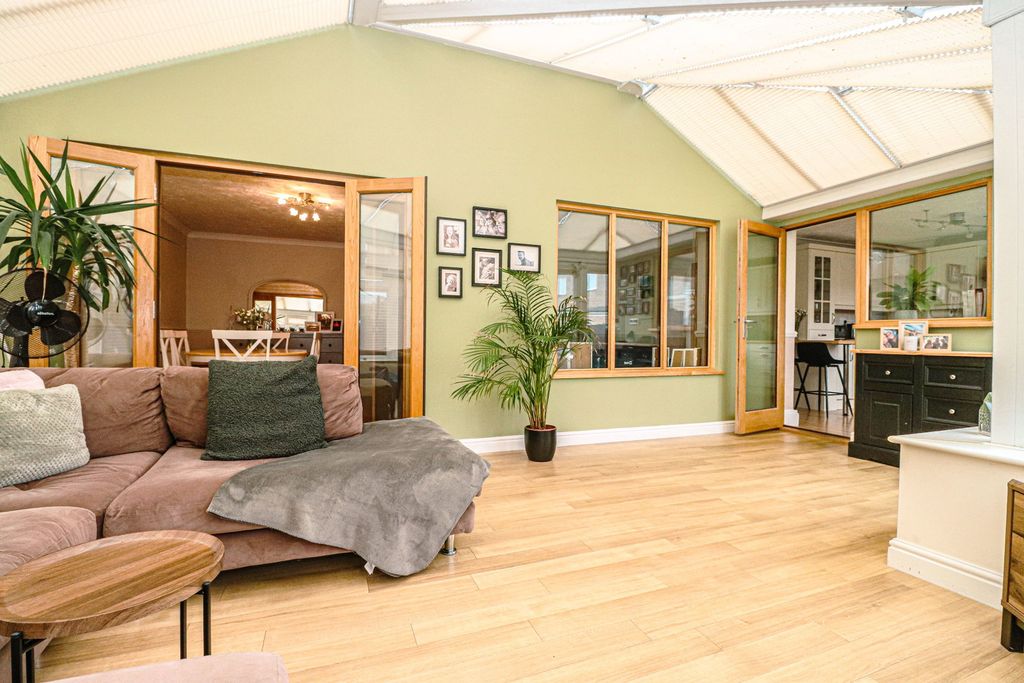 Property photo 2 of 26