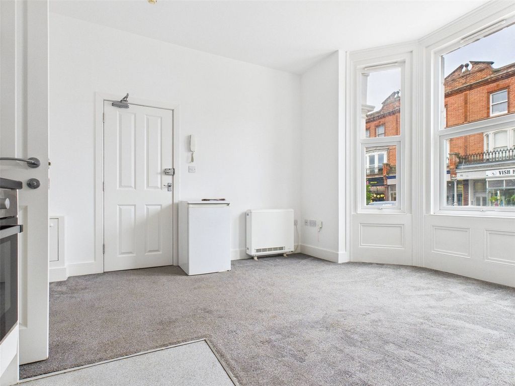 Property photo 3 of 7 Studio Room