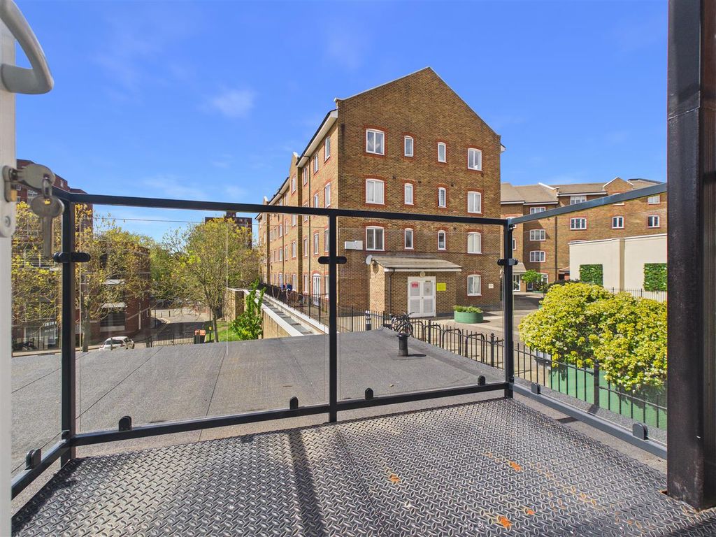 Property photo 3 of 5 Cam04419G0-Pr0077-Still013.Jpg