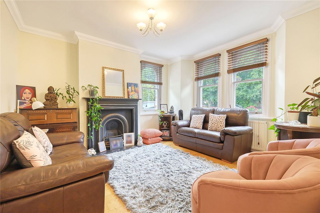 Property photo 2 of 8 Sitting Room