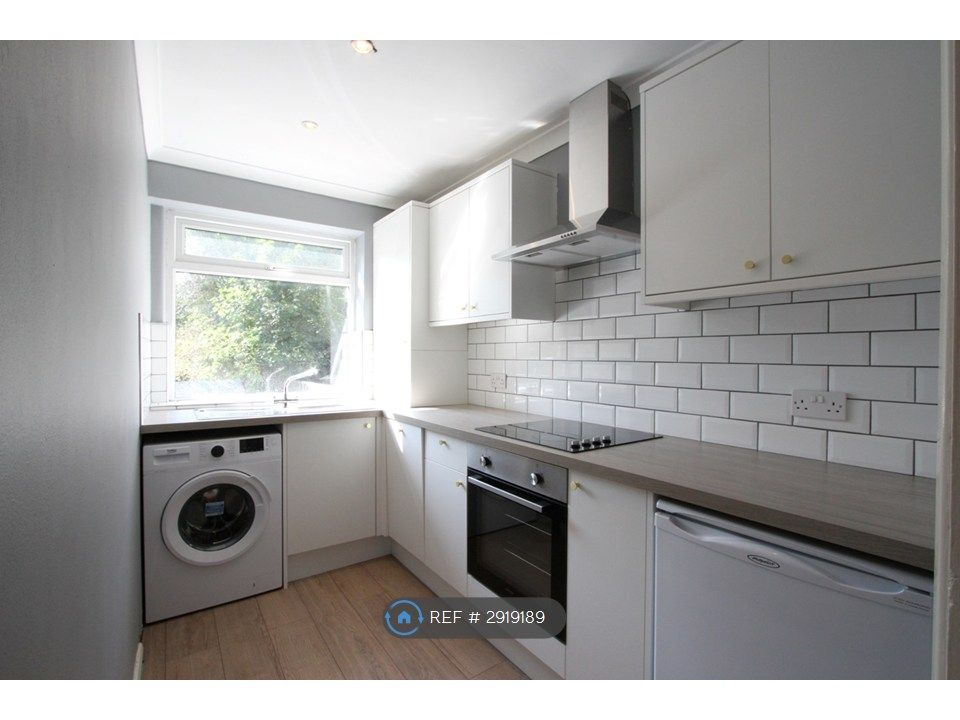 Property photo 3 of 9 Kitchen