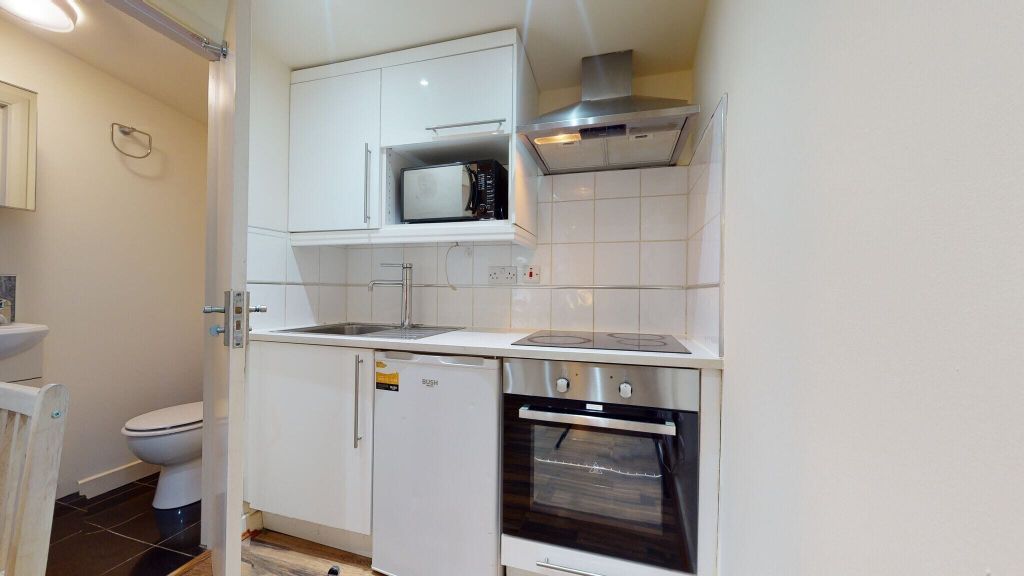 Property photo 2 of 9 Kitchen