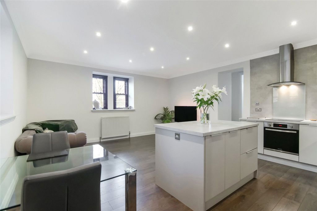 Property photo 2 of 21 Picture No. 15