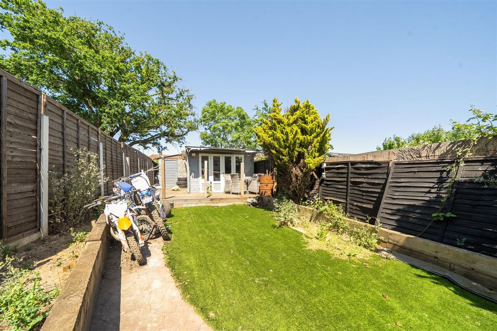 Property photo 3 of 20 1-6A171Db37dc60-1466103-5-6A16F2Fe1A83A-1.Jpg