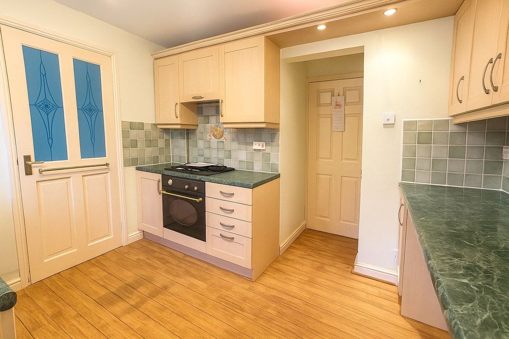 Property photo 2 of 11 Kitchen