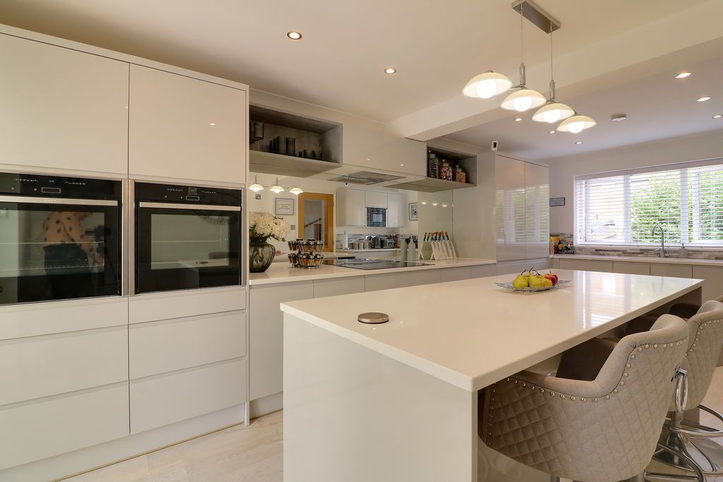 Property photo 2 of 25 Kitchen/Breakfast Room
