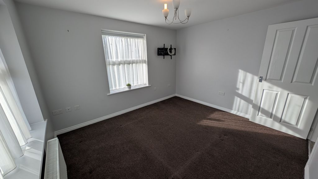 Property photo 3 of 16 1000031969