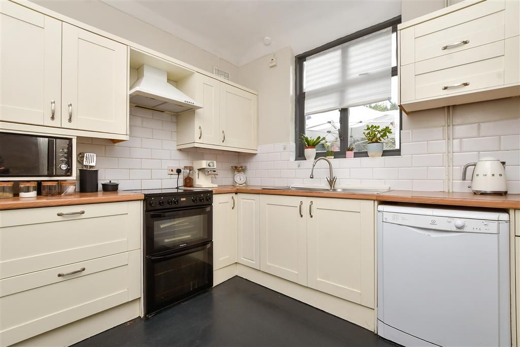 Property photo 1 of 22 Kitchen / Breakfast Room