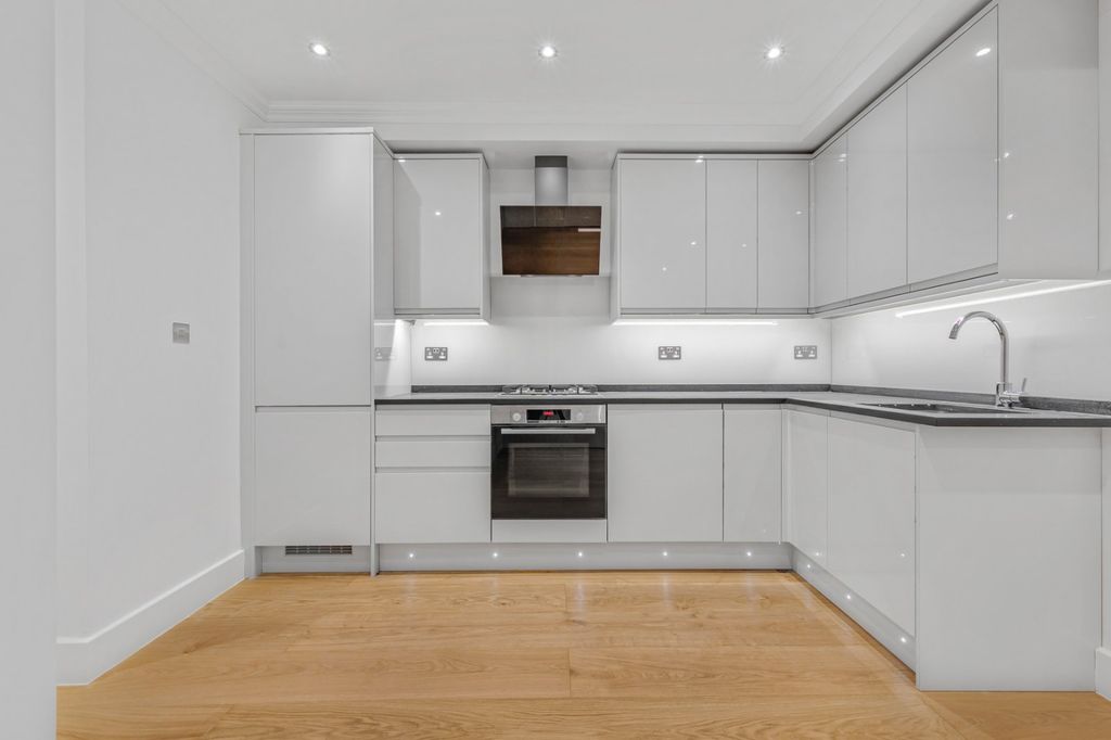 Property photo 3 of 15 Picture No. 11