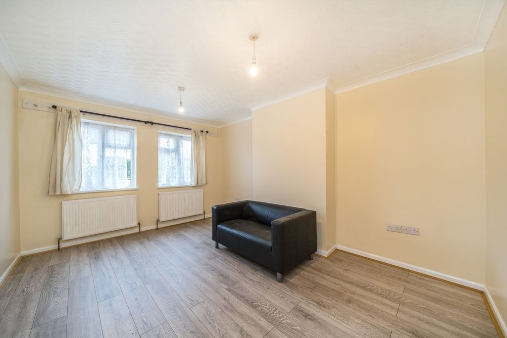 Property photo 2 of 8