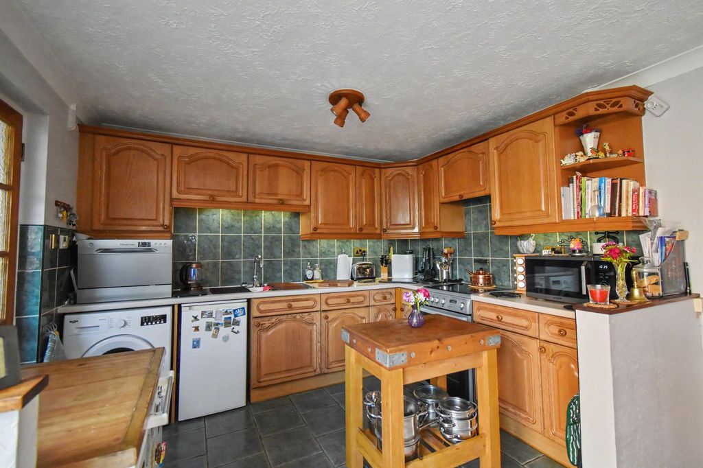 Property photo 3 of 19