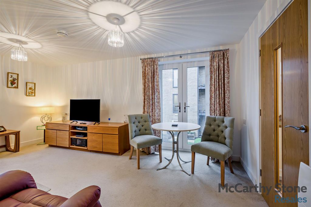 Property photo 3 of 28 8673038-Interior08-800.Jpg