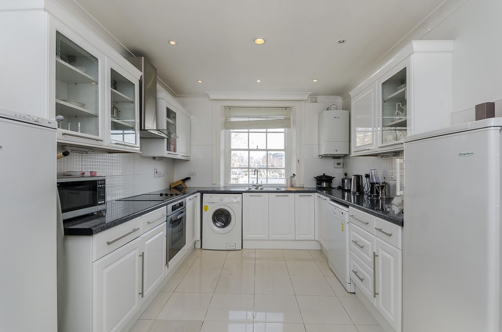 Property photo 3 of 11 Kitchen