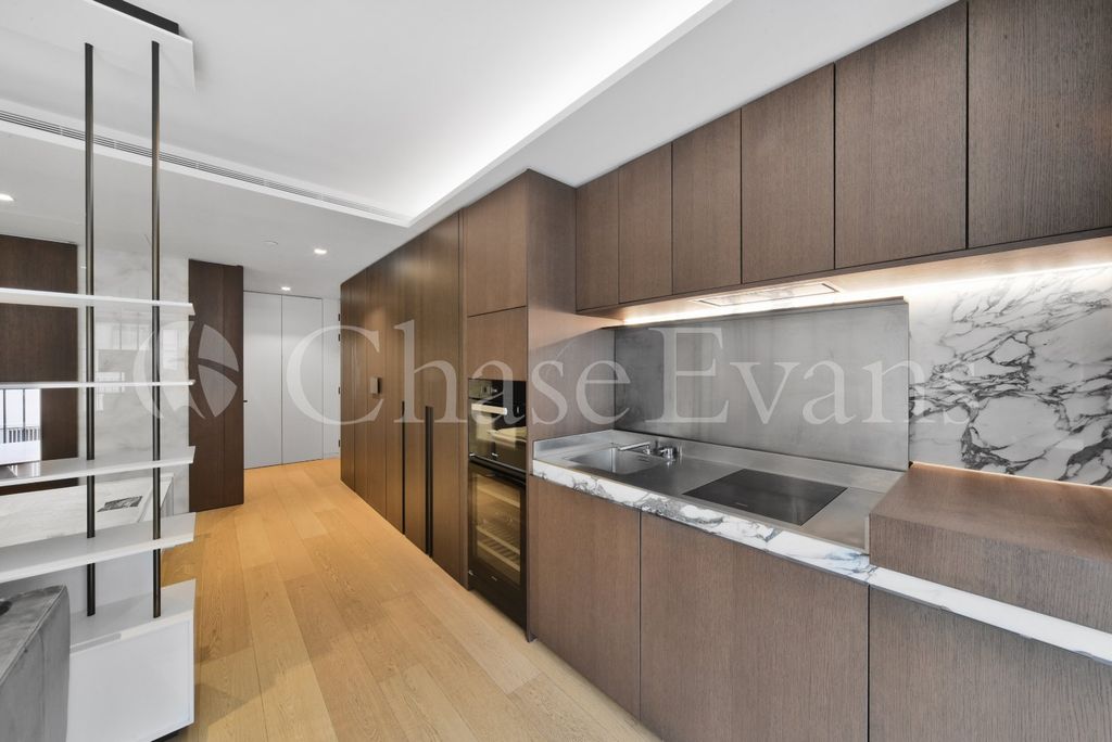 Property photo 3 of 11 Kitchen