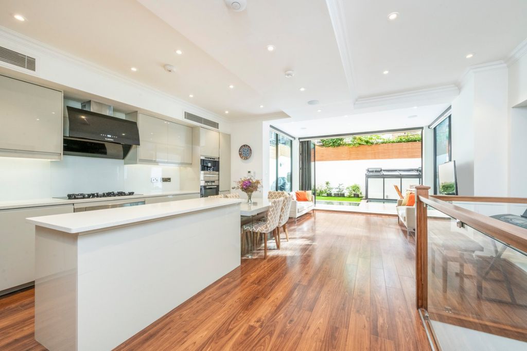 Property photo 2 of 25