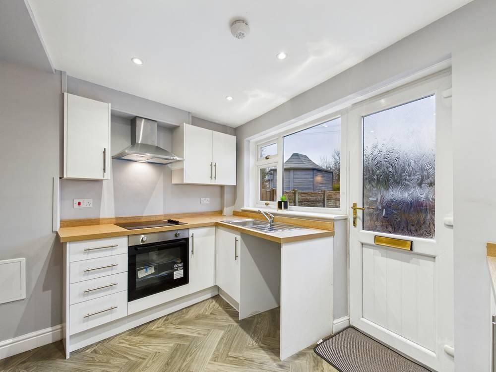 Property photo 2 of 12 Kitchen