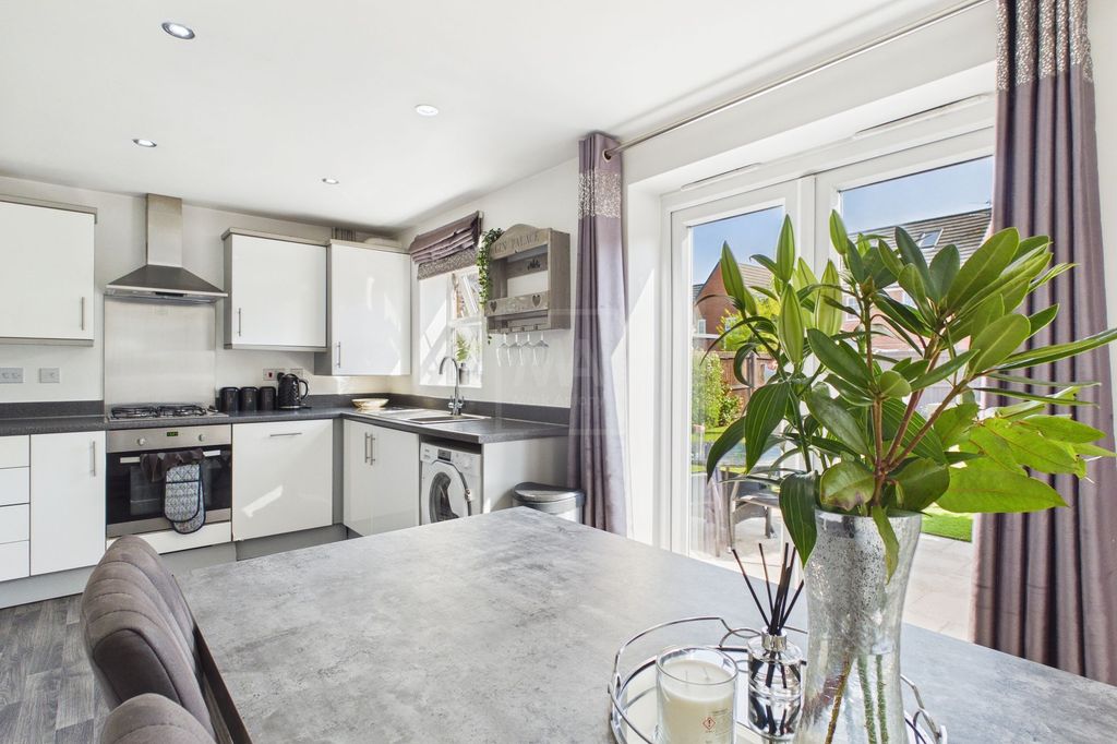 Property photo 2 of 21 Kitchen