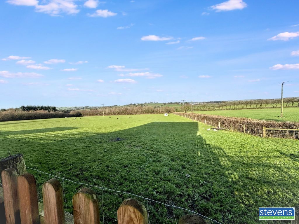 Property photo 3 of 27 Image00003 (16)