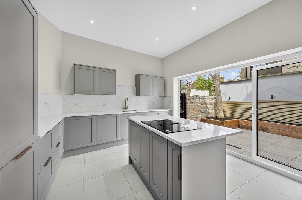 Property photo 3 of 10