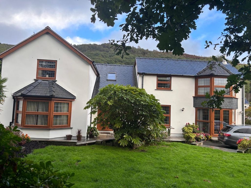 Property photo 2 of 34