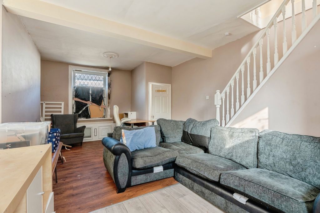 Property photo 2 of 11 Pbox-Img.Jpg