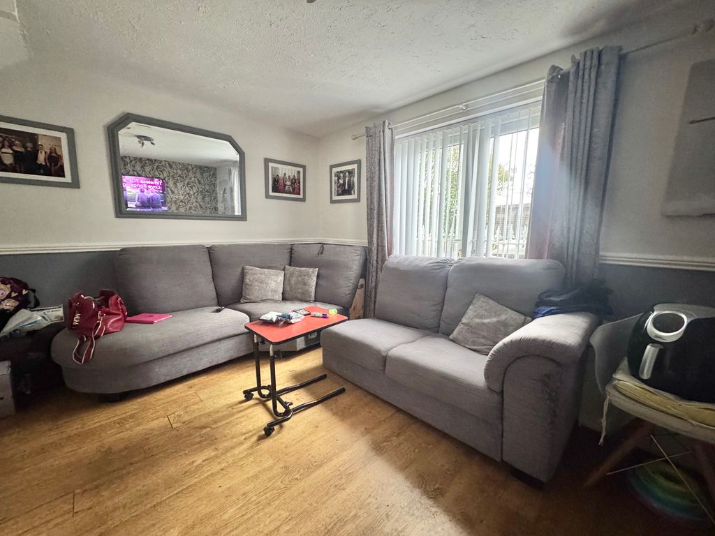 Property photo 3 of 5 Living Room