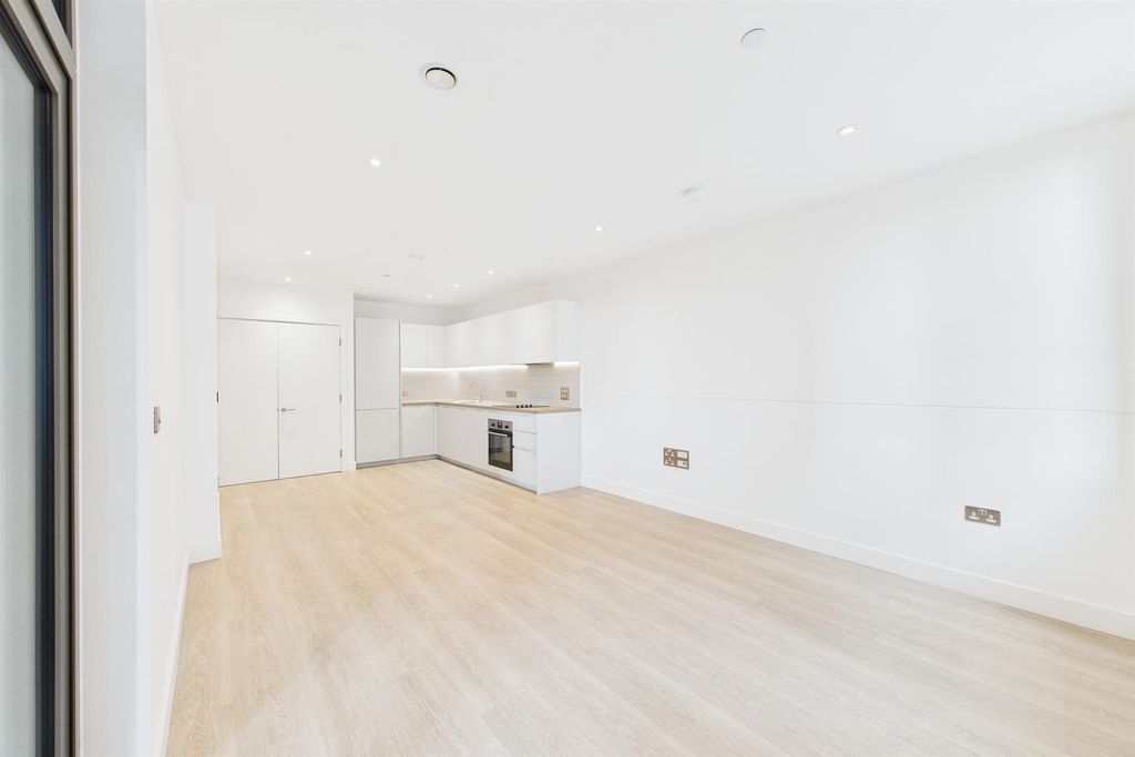 Property photo 1 of 8 Cam02700G0-Pr0261-Still006.Jpg