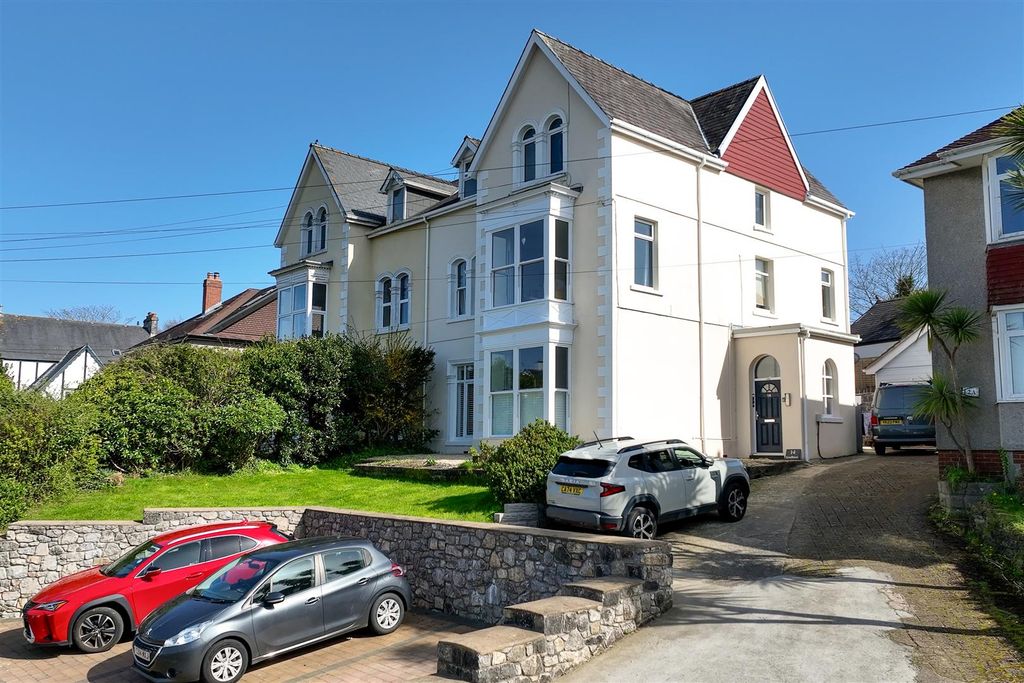 Property photo 1 of 31 Sequence 01.00_00_29_21.Still001.Jpg