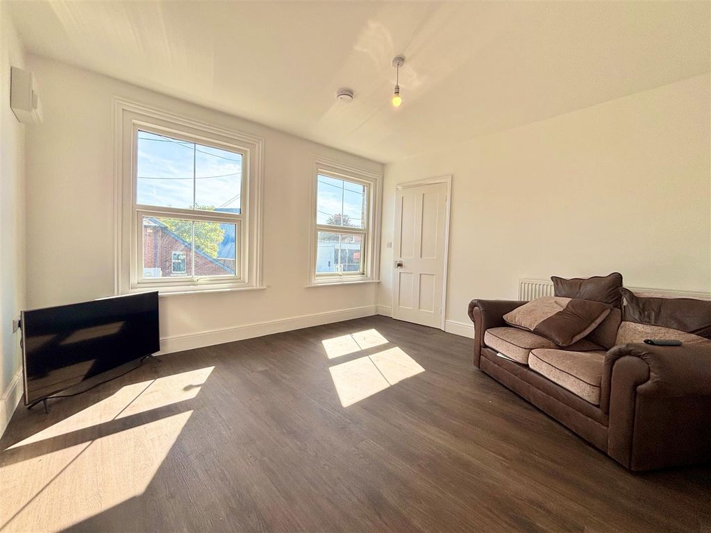 Property photo 3 of 11 Living Room