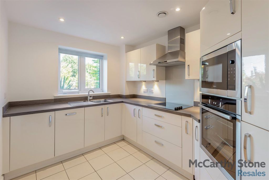 Property photo 3 of 33 8665945-Interior02.Jpg