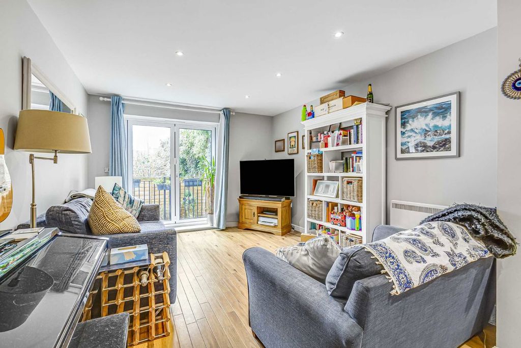 Property photo 2 of 6