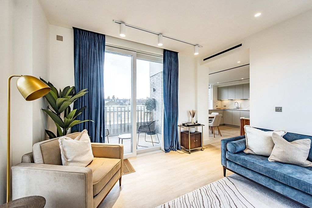 Property photo 2 of 25