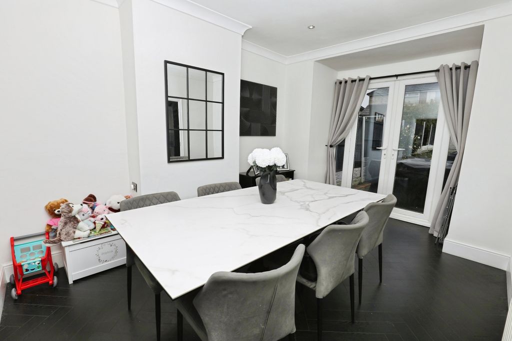 Property photo 3 of 15 Dining Room