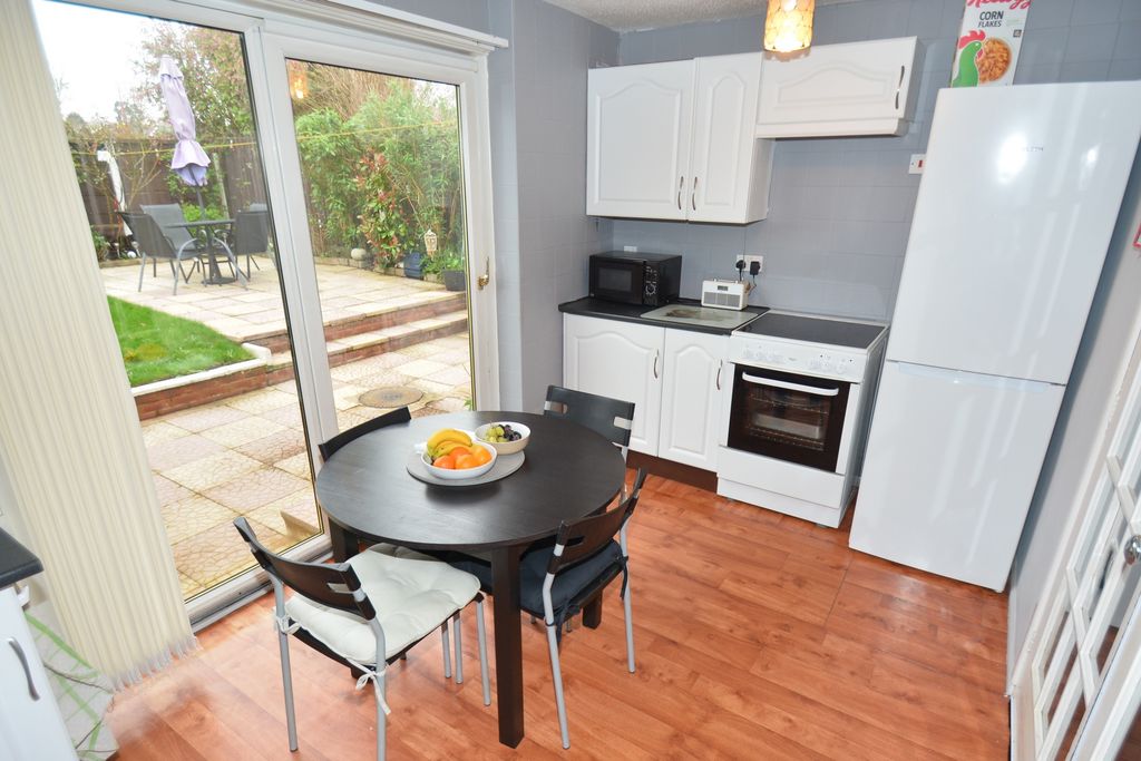 Property photo 3 of 9 Kitchen