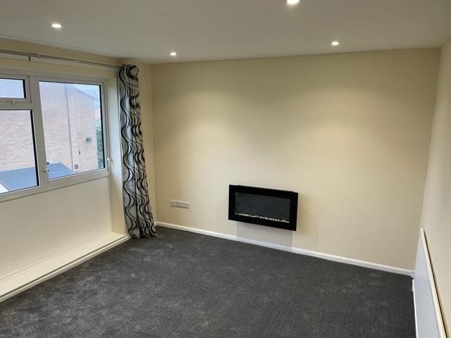 Property photo 2 of 7 Living Room