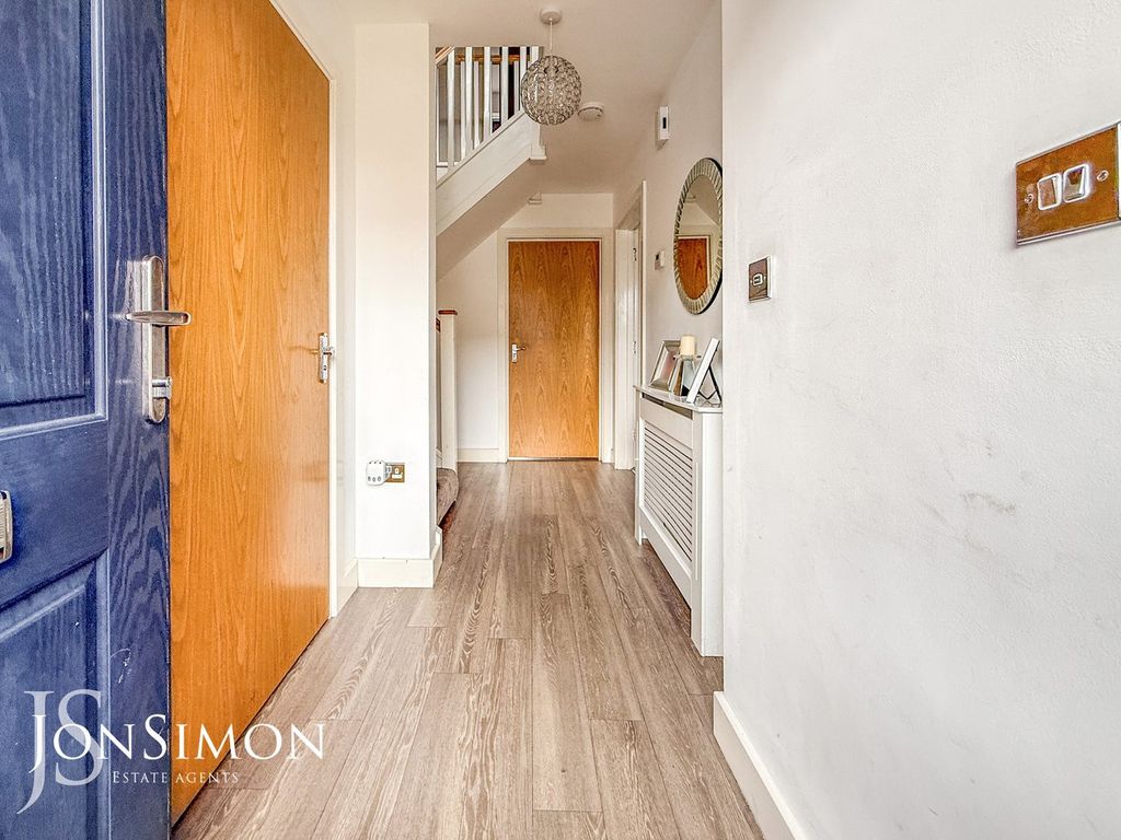 Property photo 3 of 32