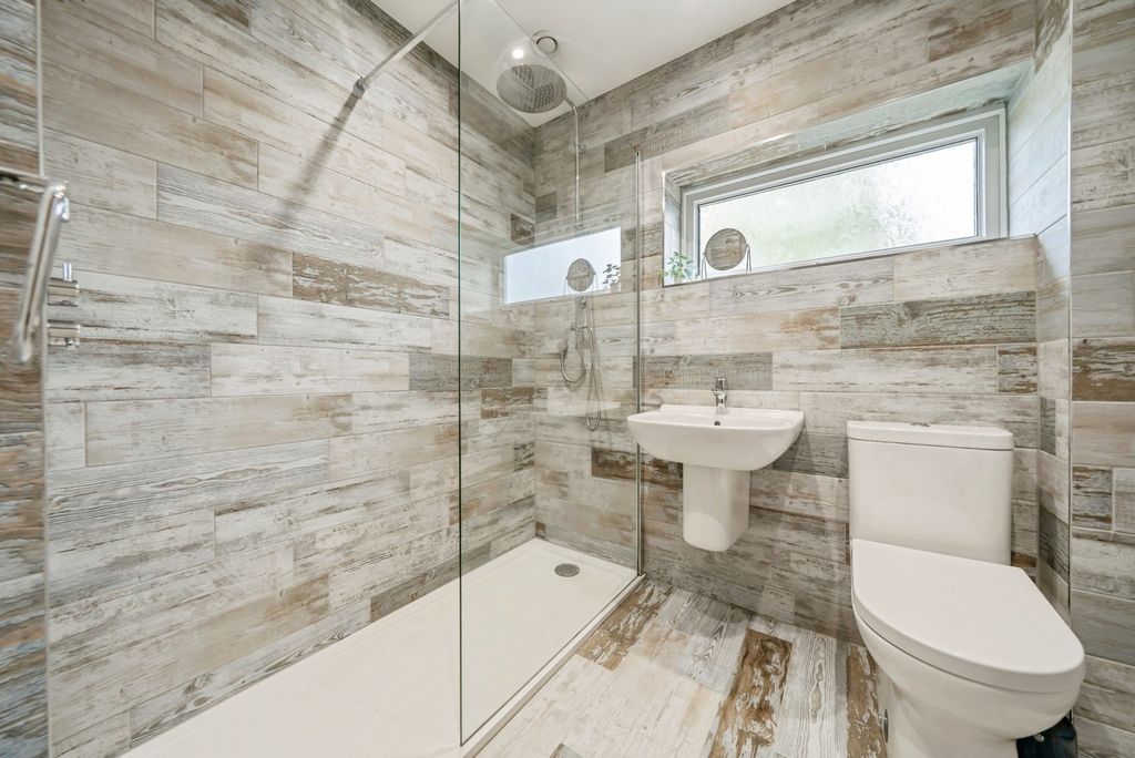 Property photo 3 of 16 Shower Room