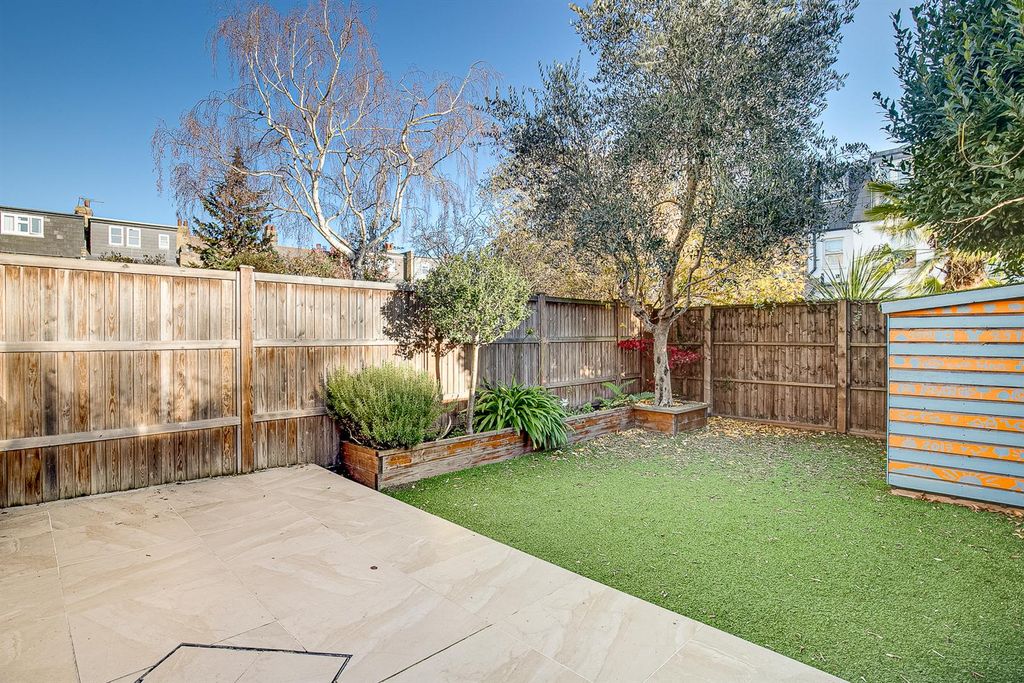 Property photo 3 of 9 Garden