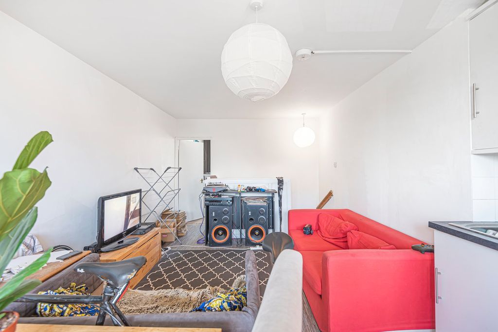 Property photo 3 of 12