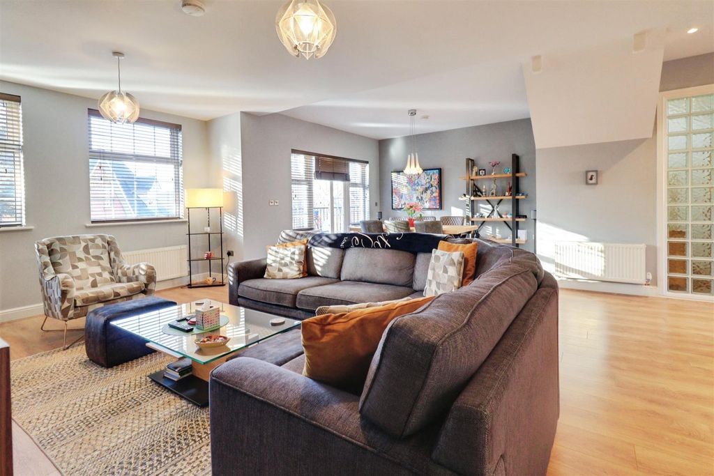 Property photo 2 of 52