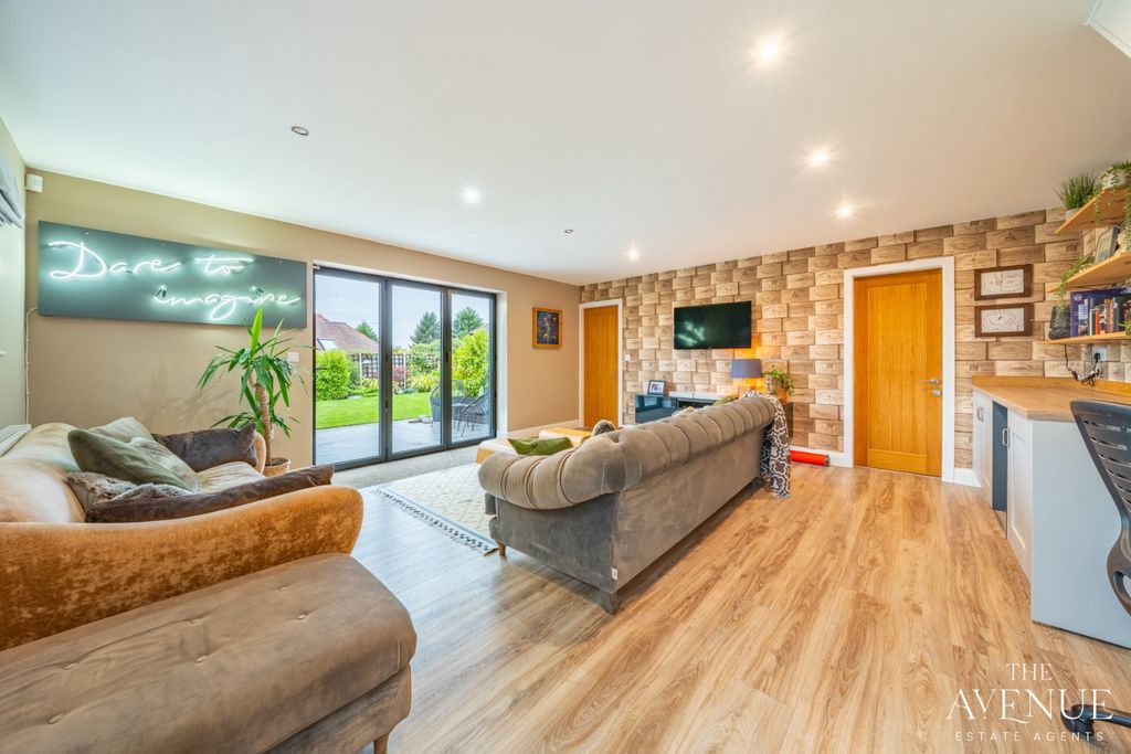 Property photo 3 of 63 4606305