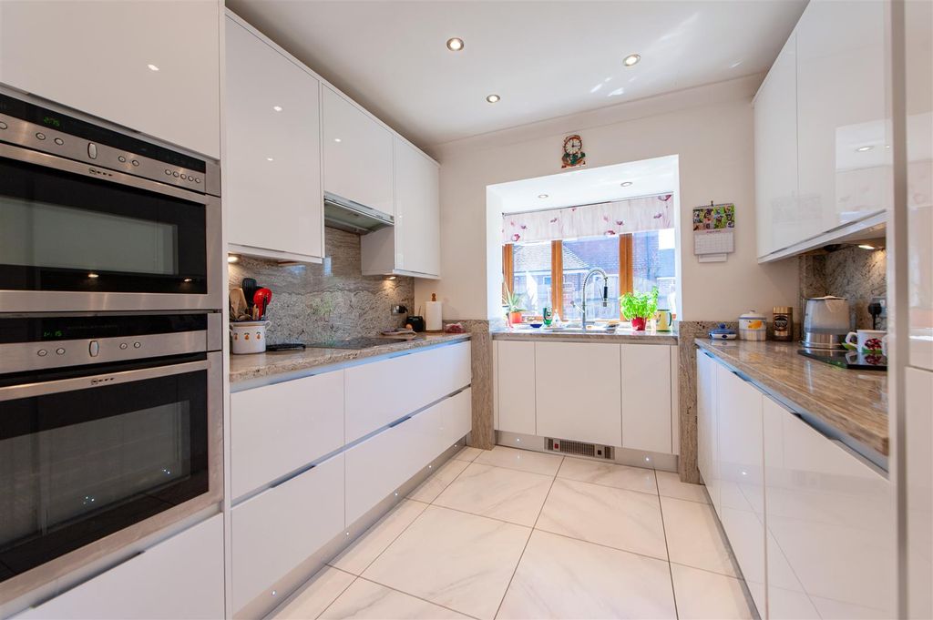 Property photo 3 of 16 Kitchen.Jpg
