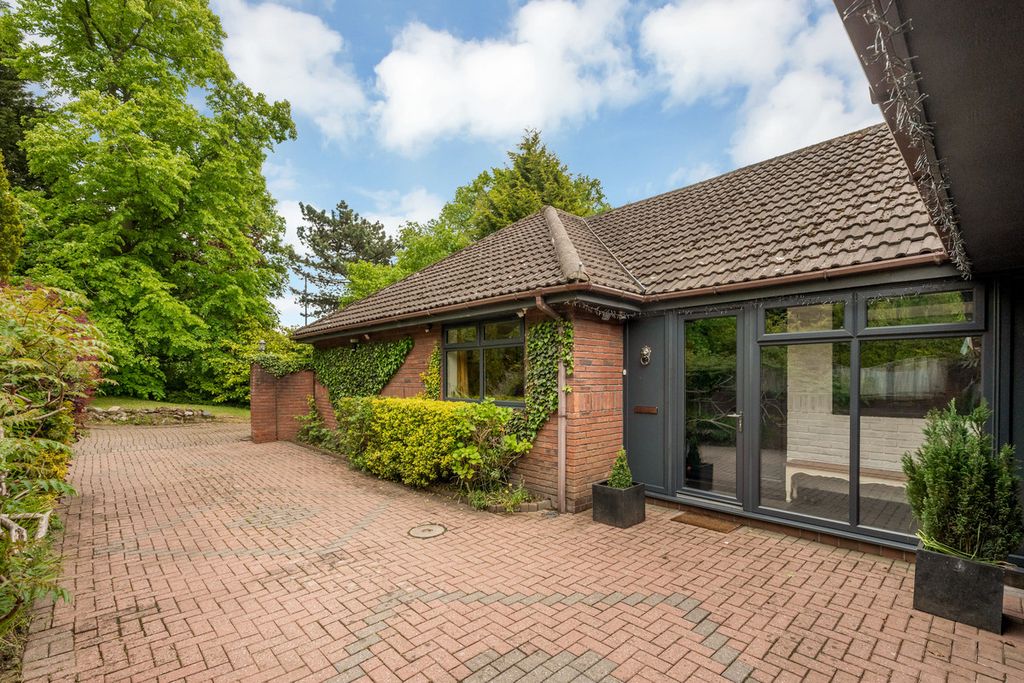 Property photo 2 of 28
