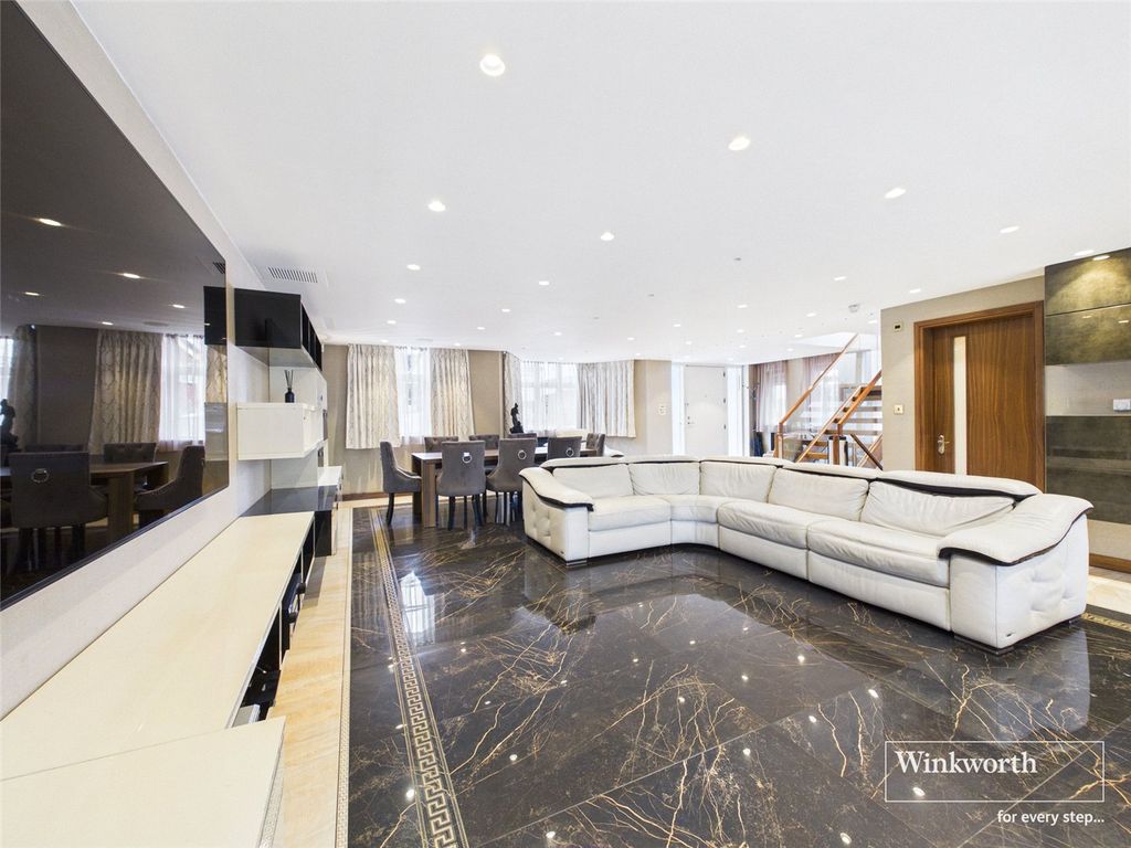 Property photo 2 of 31 Picture No. 17