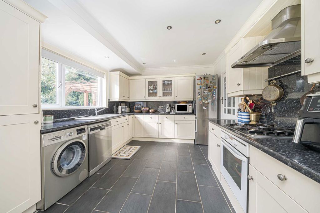 Property photo 3 of 9