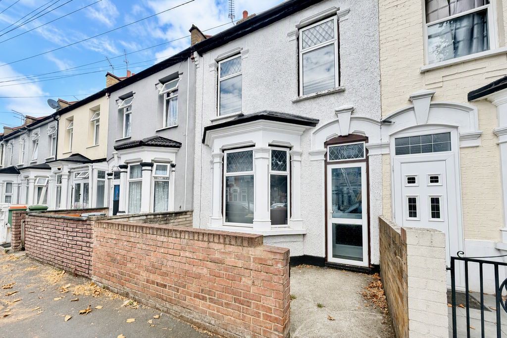Property photo 2 of 17