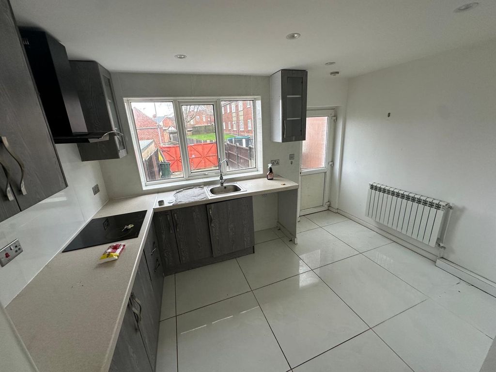 Property photo 3 of 19 92c3219B-A3Fe-4B1d-9445-B141c6B47332