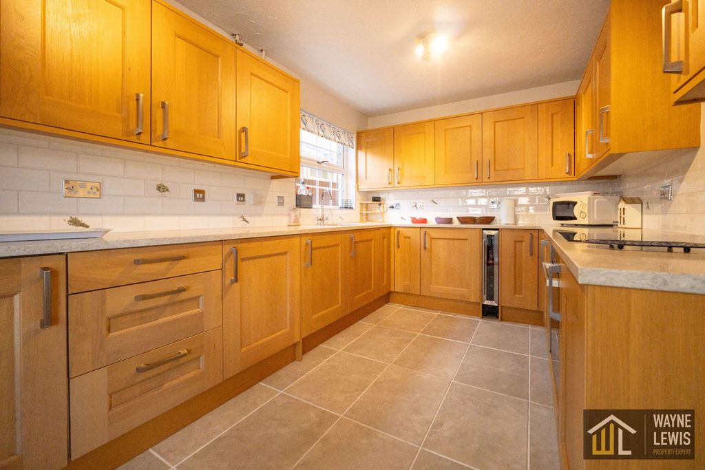 Property photo 2 of 33