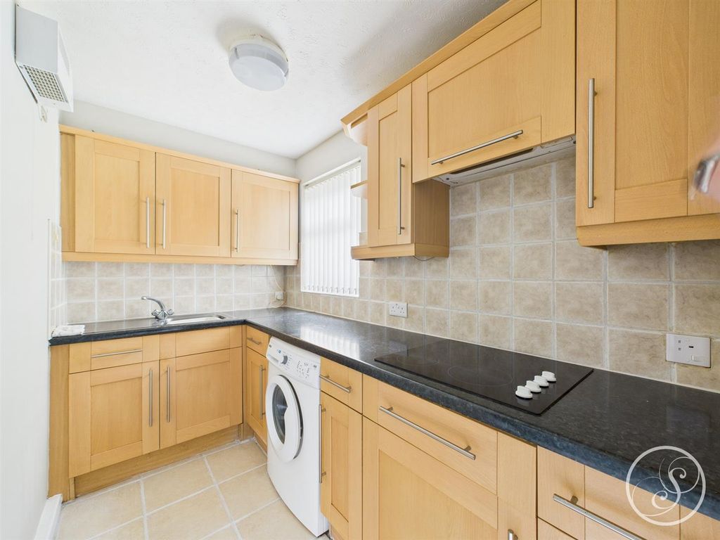 Property photo 2 of 12 Kitchen