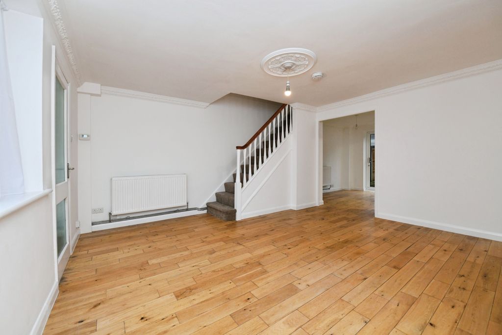 Property photo 3 of 18 Pbox-Img.Jpg